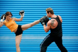 Kickfit có phù hợp với nữ không? Những lưu ý khi tham gia Kickfit đối với nữ giới