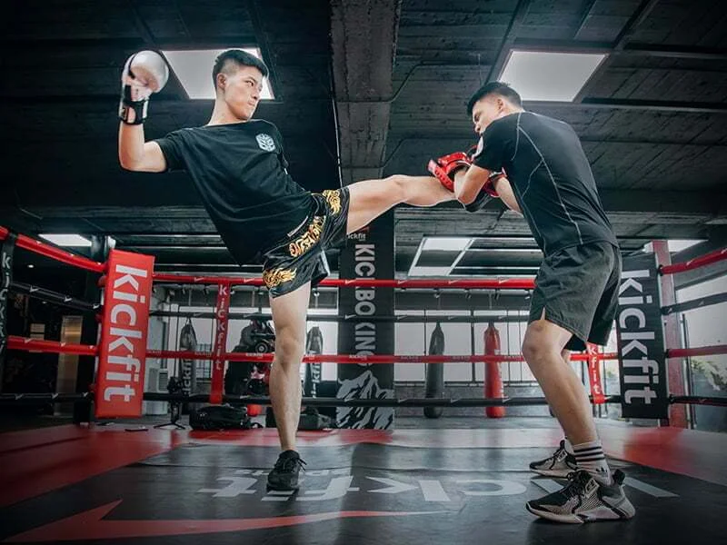 Làm thế nào để tập Kickfit mà không lo bị to bắp tay